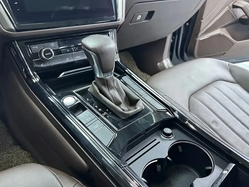 Volkswagen Phideon 2021 из CN, фото 10