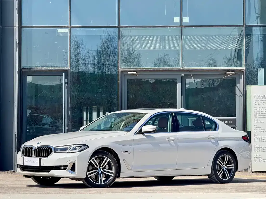 BMW 5 Series New Energy — фото 1