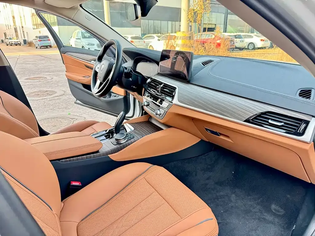 BMW 5 Series New Energy — фото 6