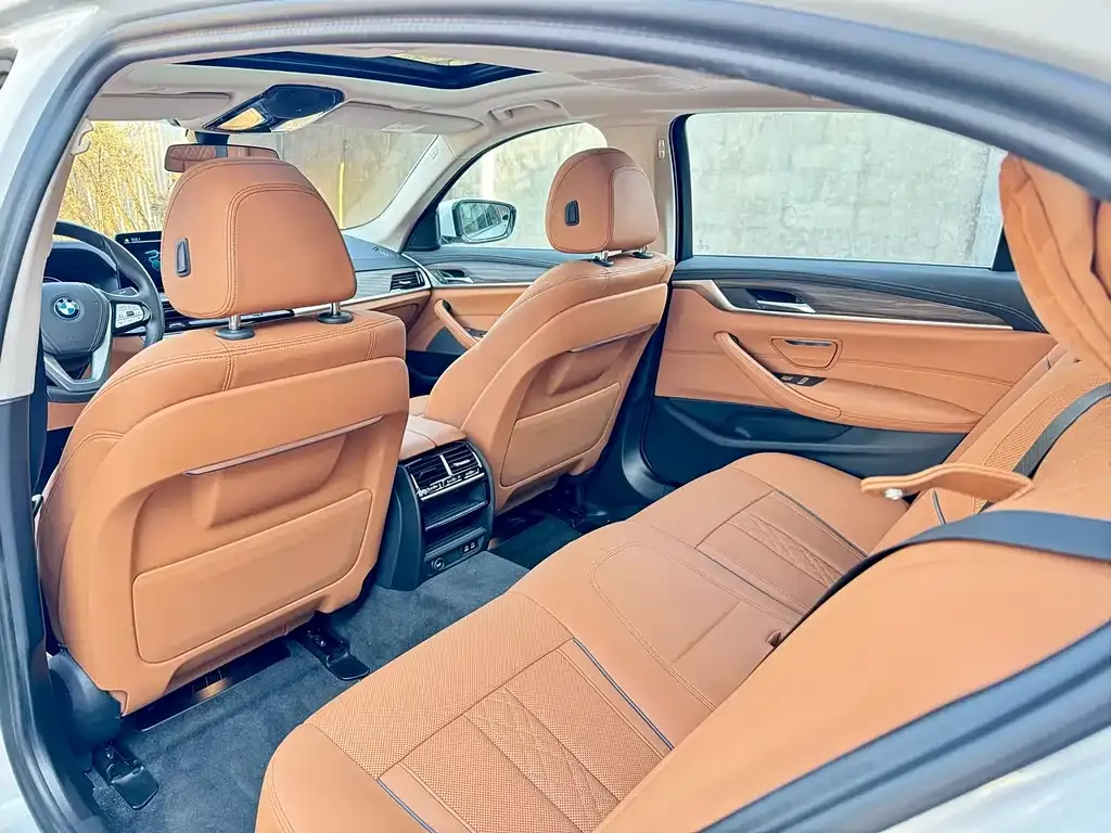 BMW 5 Series New Energy — фото 9