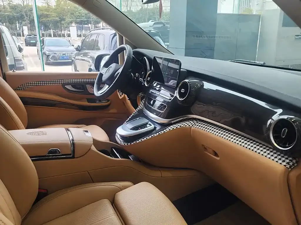 Mercedes-Benz V-Class 2024 из CN, фото 7