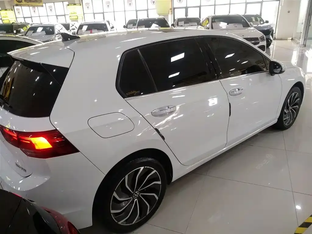 Volkswagen Golf 2023 из CN, фото 7