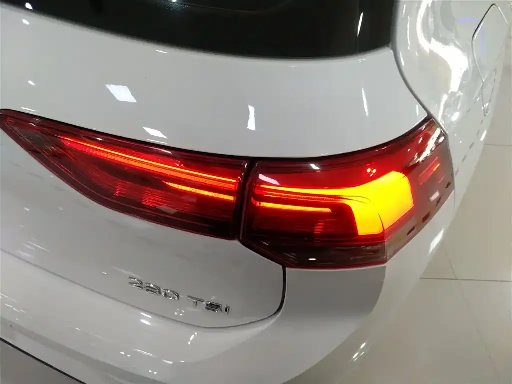 Volkswagen Golf 2023 из CN, фото 8