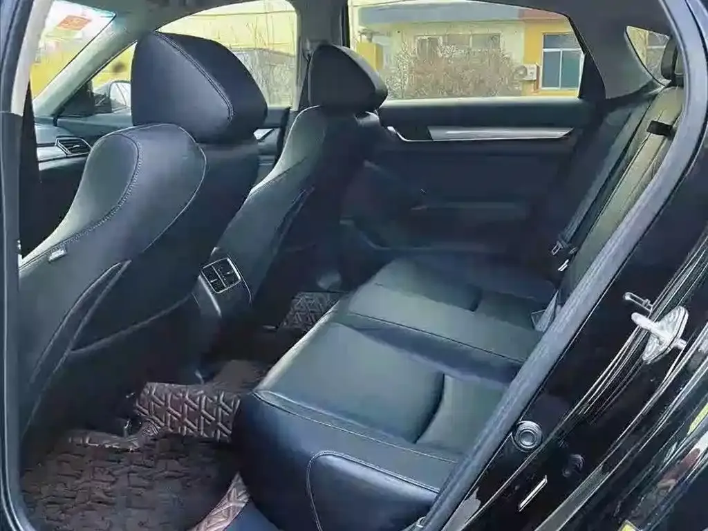 Honda Accord — фото 10
