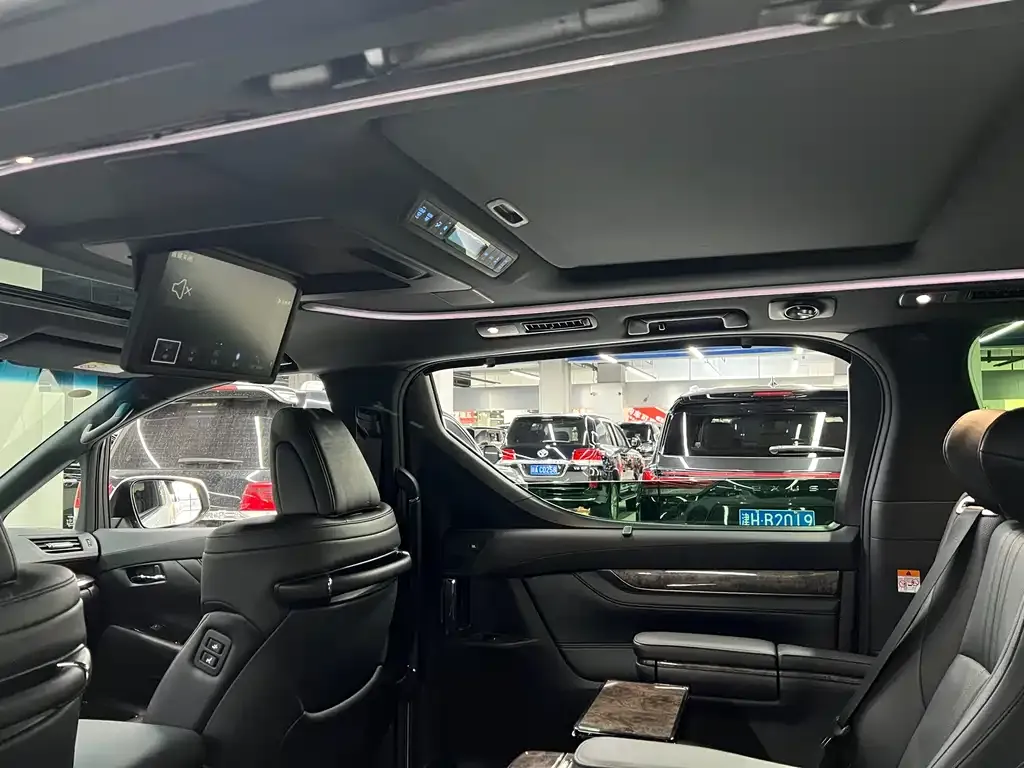 Toyota Vellfire 2023 из CN, фото 10
