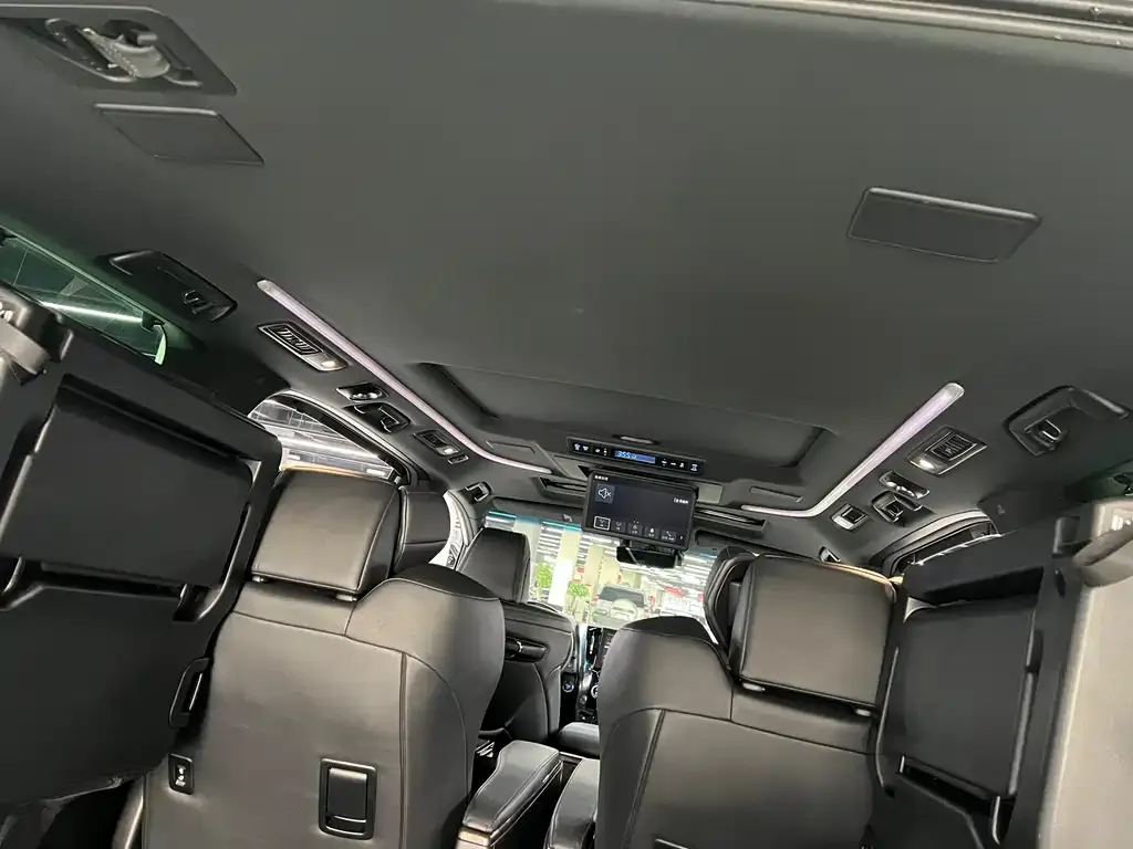 Toyota Vellfire 2023 из CN, фото 9
