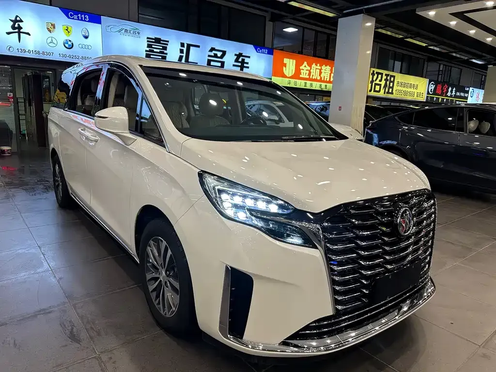 Buick GL8 2023 из CN, фото 3