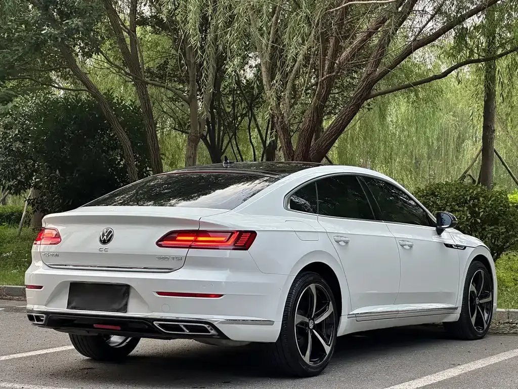 Volkswagen CC 2023 из CN, фото 3