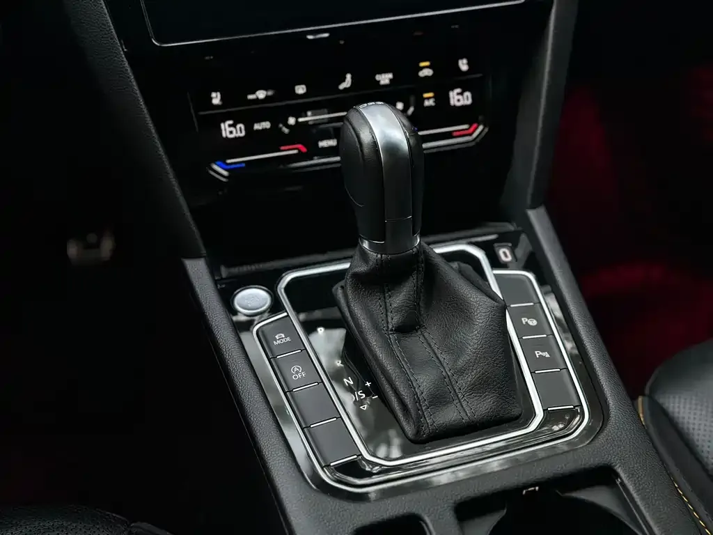 Volkswagen CC 2023 из CN, фото 9