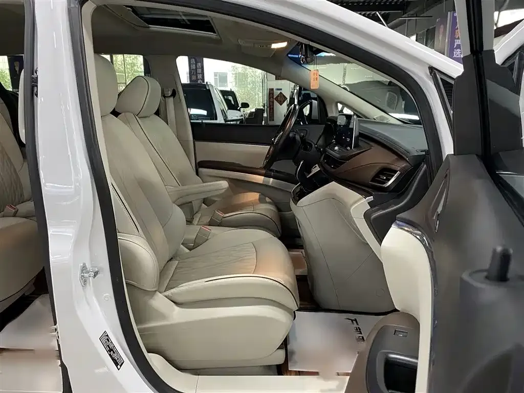 Buick GL8 2022 из CN, фото 5