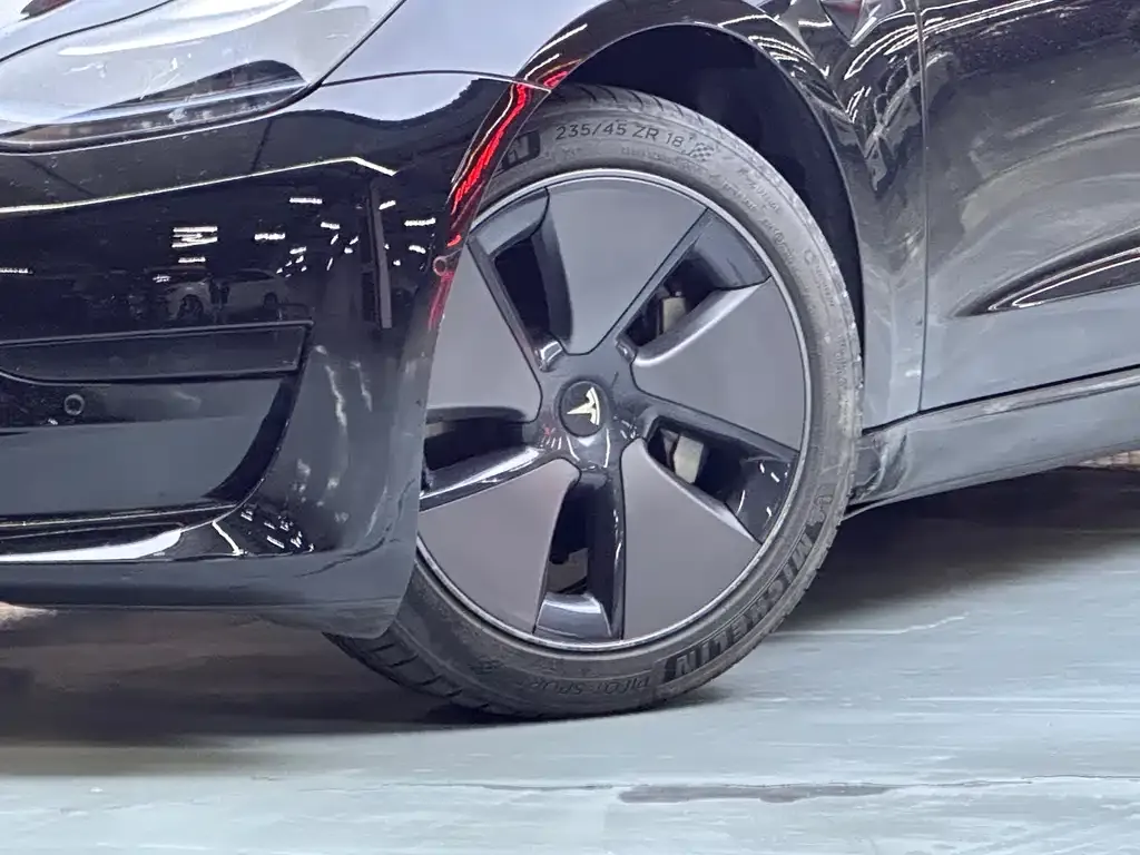 Tesla Model 3 — фото 3
