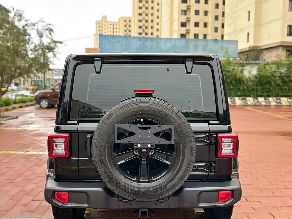 Jeep Wrangler — фото 5