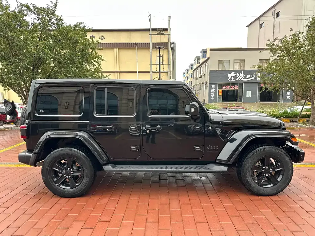 Jeep Wrangler — фото 7