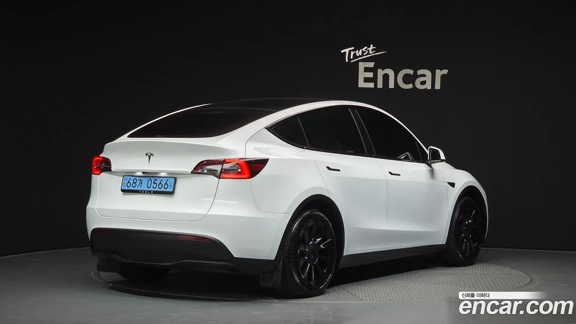 Tesla Model Y 2023 из KR, фото 2