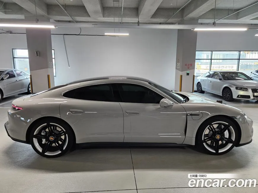 Porsche Taycan 2021 из KR, фото 7