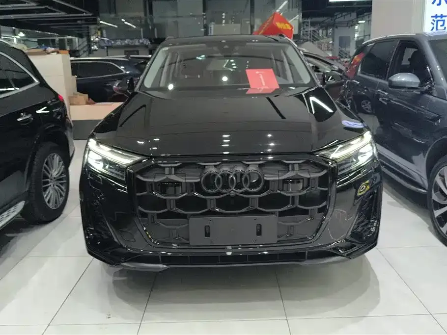 Audi Q7 2025 из CN, фото 2