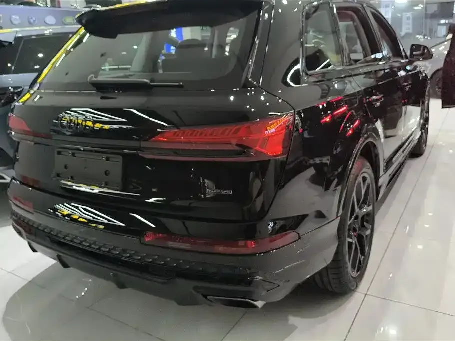 Audi Q7 2025 из CN, фото 3