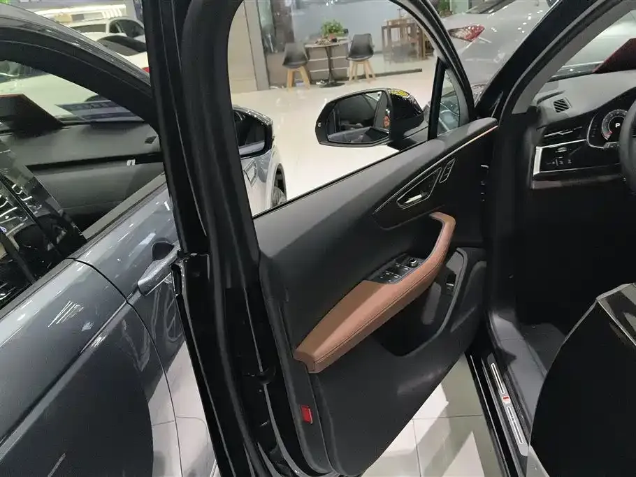 Audi Q7 2025 из CN, фото 7