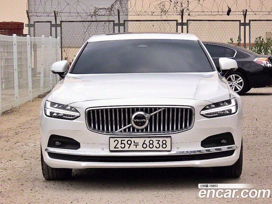 Volvo S90 — фото 1