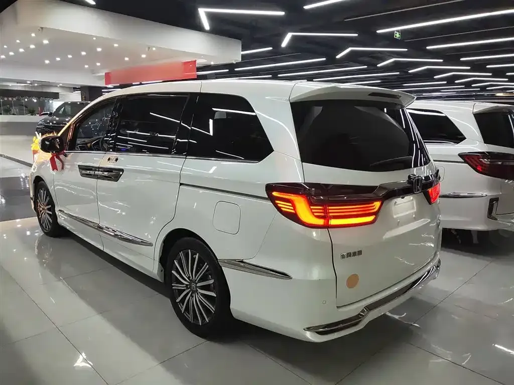 Honda Elysion 2023 из CN, фото 5