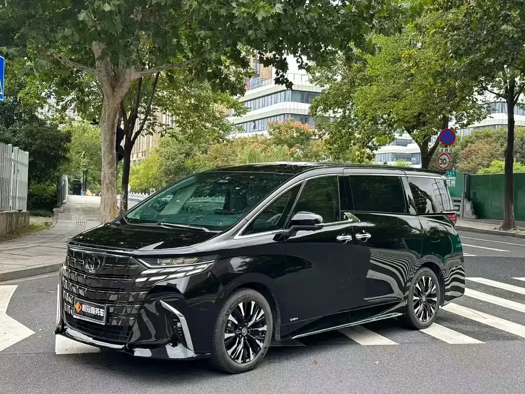 Toyota Alphard 2024 из CN, фото 1