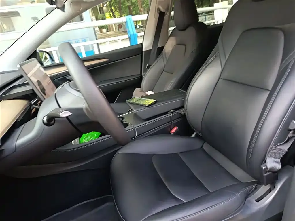 Tesla Model Y 2023 из CN, фото 8