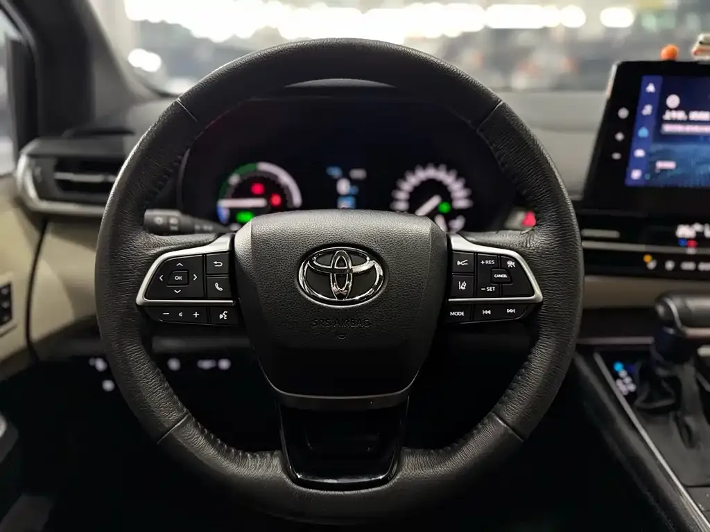Toyota Granvia 2023 из CN, фото 10