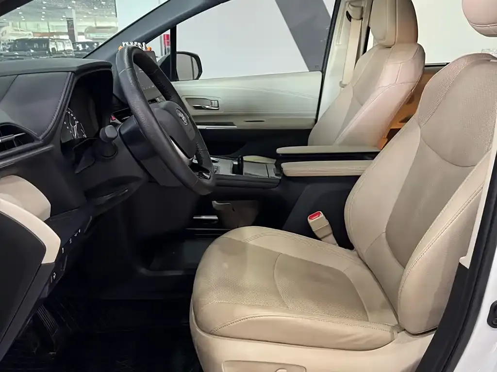 Toyota Granvia 2023 из CN, фото 7