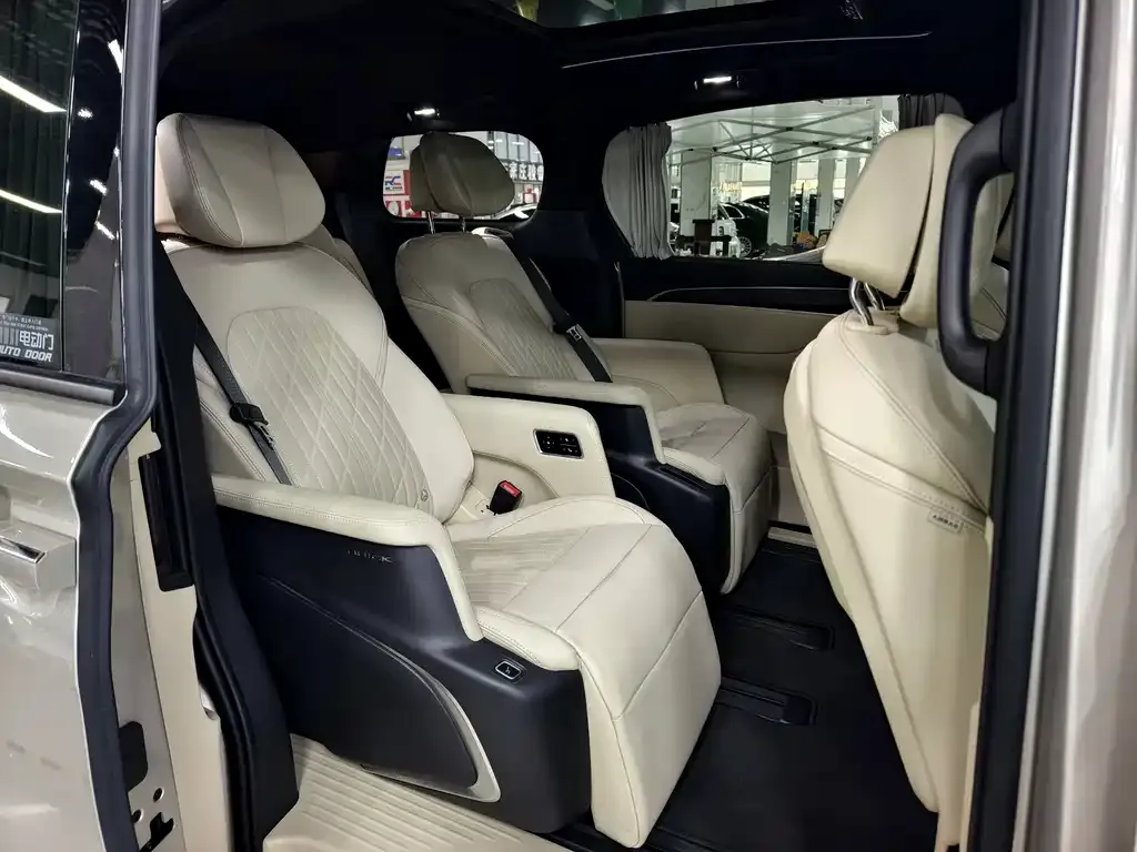Buick GL8 2023 из CN, фото 6