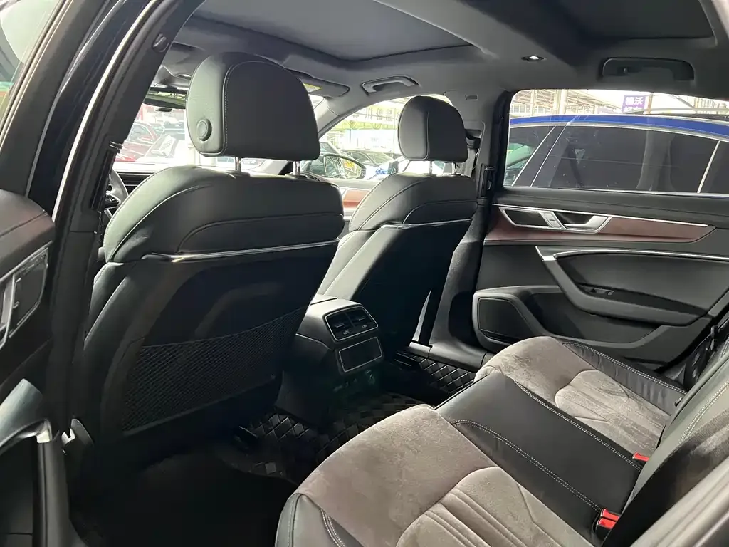 Audi A6L 2023 из CN, фото 10