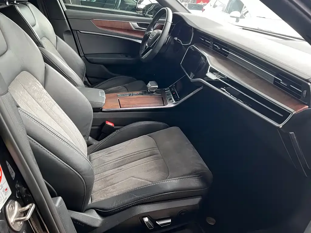 Audi A6L 2023 из CN, фото 7