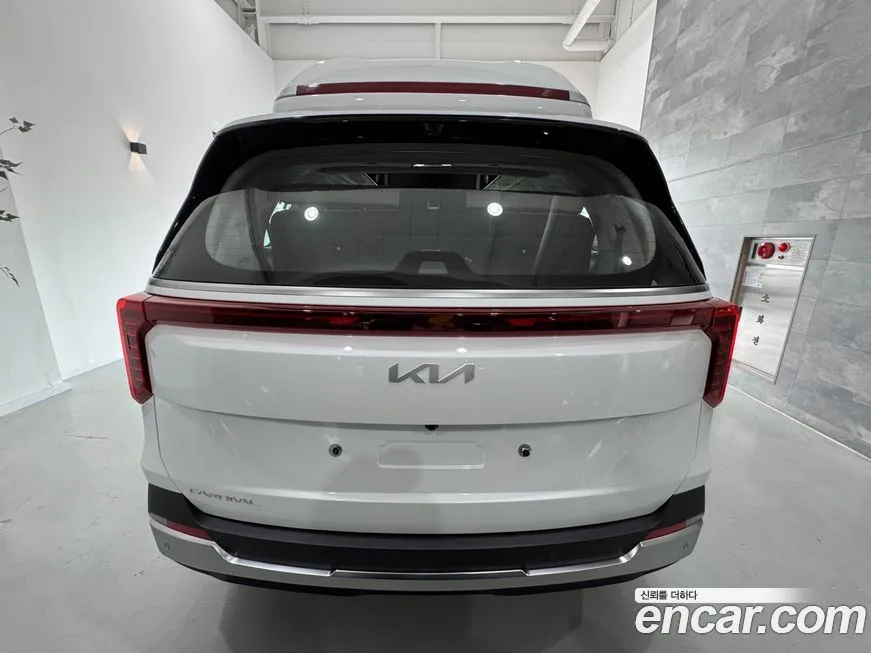 Kia Carnival — фото 4