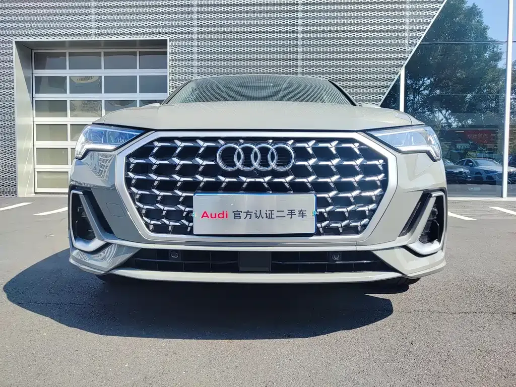 Audi Q3 2024 из CN, фото 2