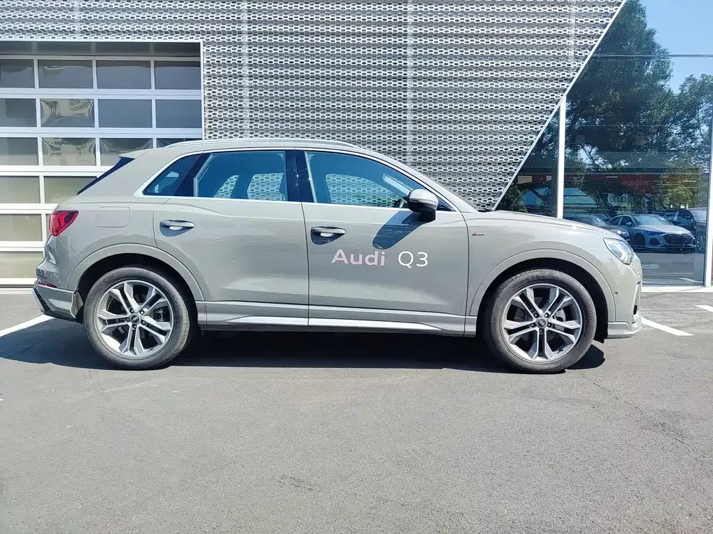 Audi Q3 2024 из CN, фото 3