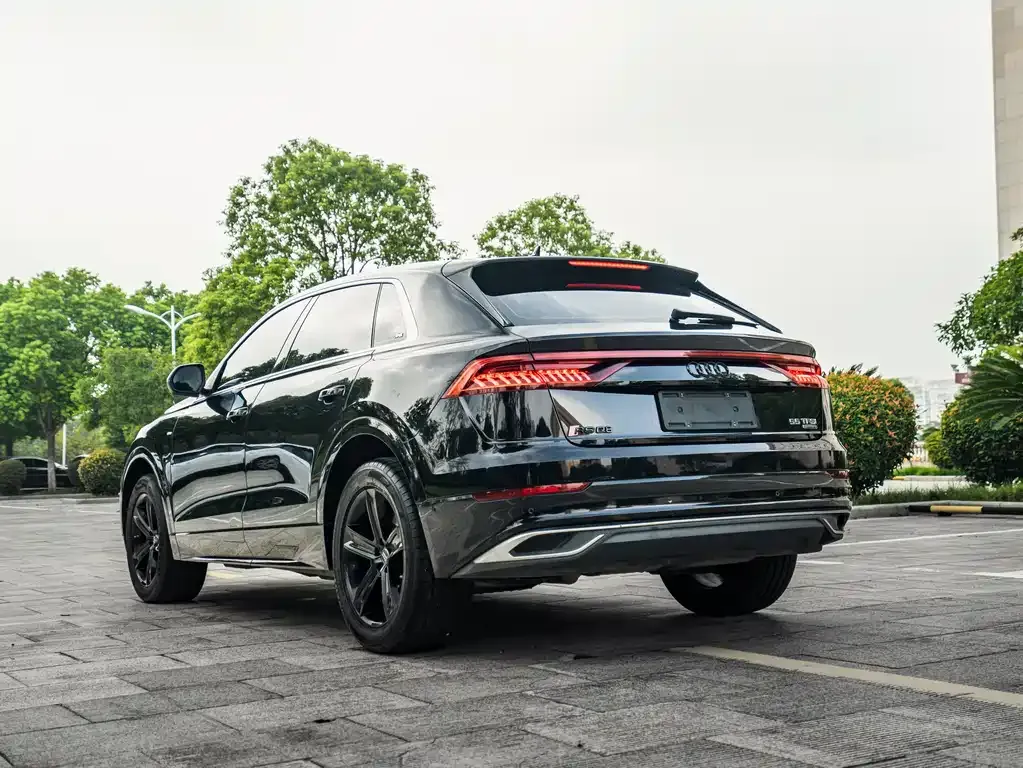 Audi Q8 — фото 4