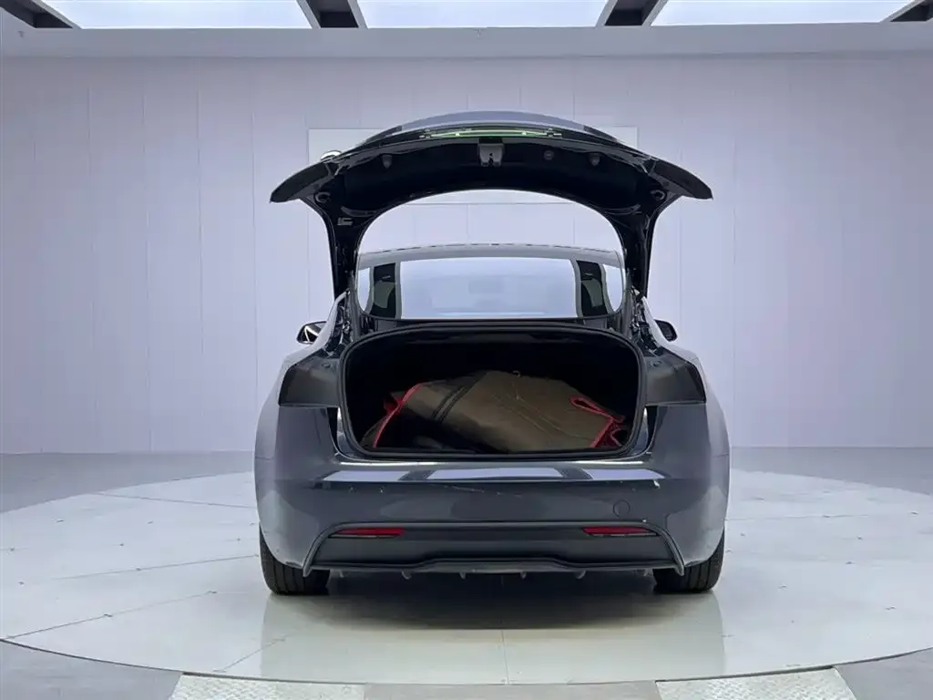 Tesla Model 3 — фото 9
