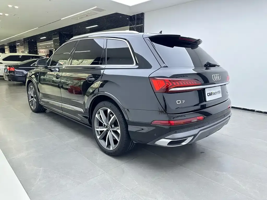 Audi Q7 2022 из CN, фото 7