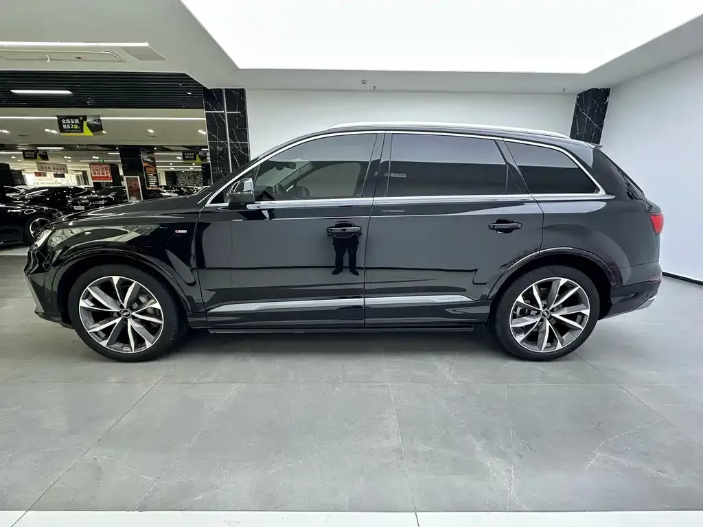 Audi Q7 2022 из CN, фото 8