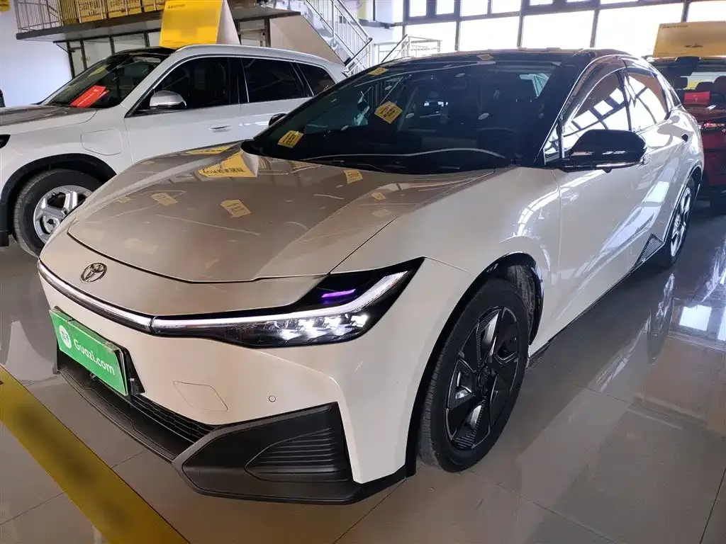 Toyota bZ3 2024 из CN, фото 2