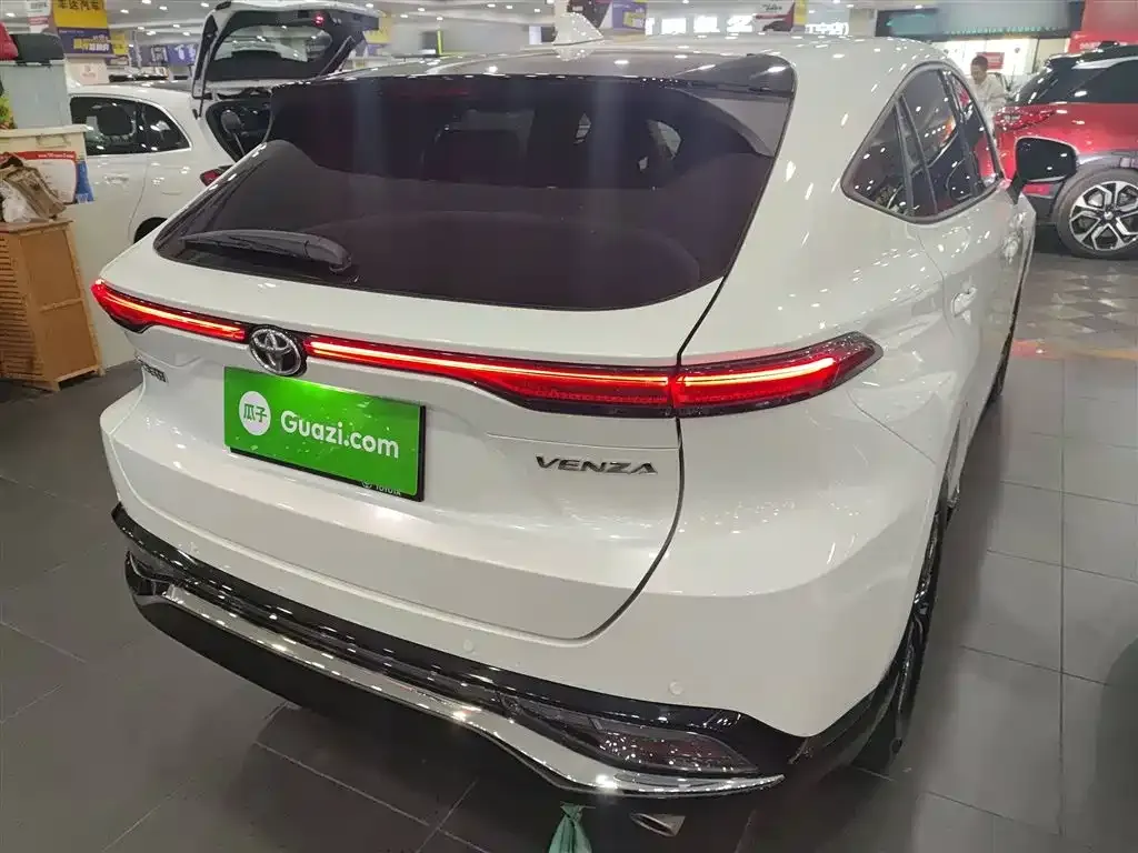 Toyota Venza 2023 из CN, фото 7
