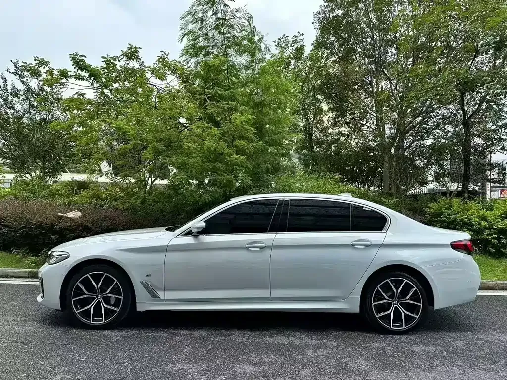 BMW 5 Series — фото 3