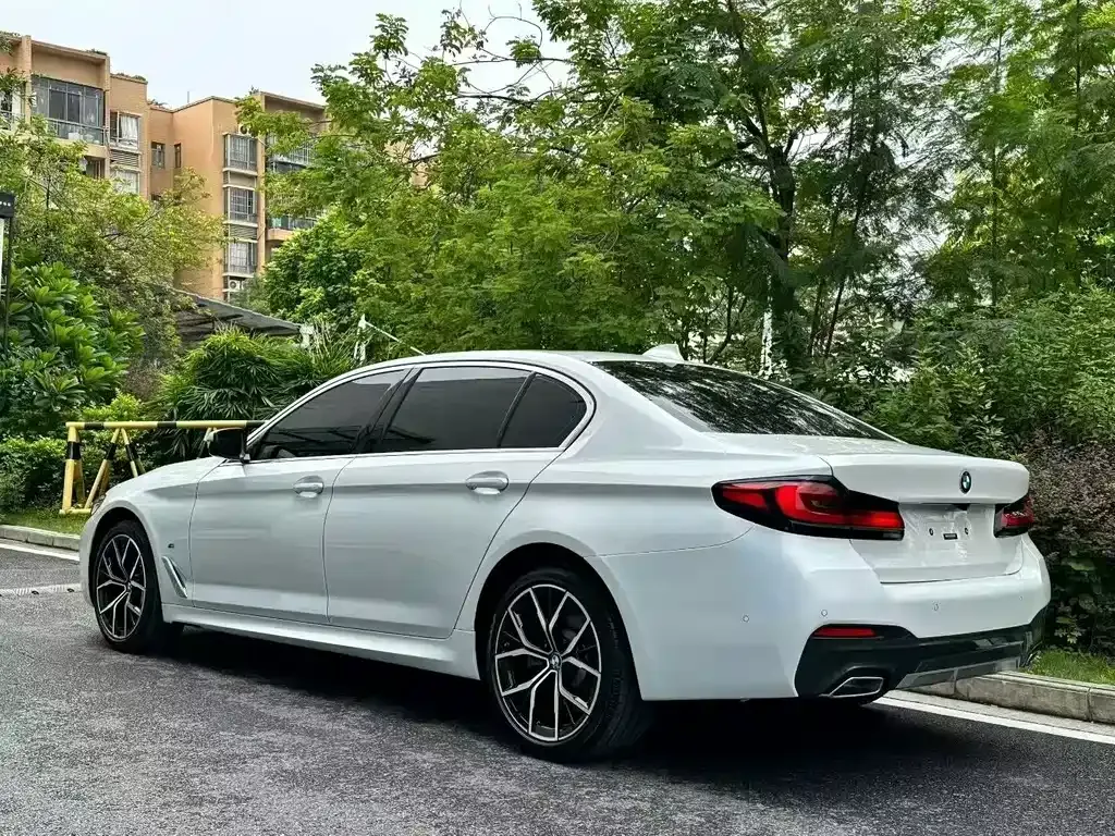 BMW 5 Series — фото 8