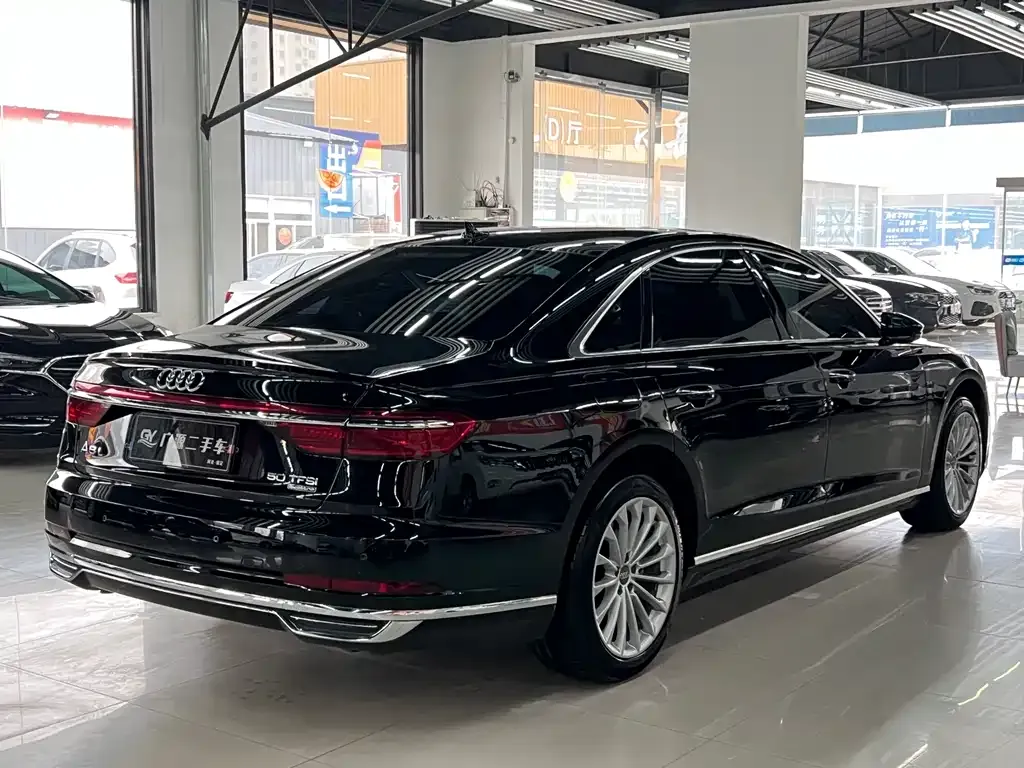 Audi A8 — фото 4