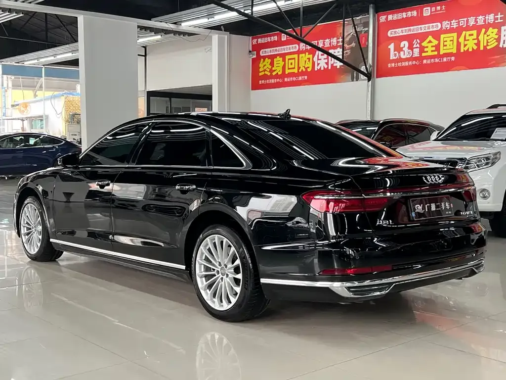 Audi A8 — фото 6