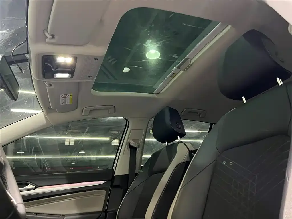 Volkswagen Golf 2022 из CN, фото 10