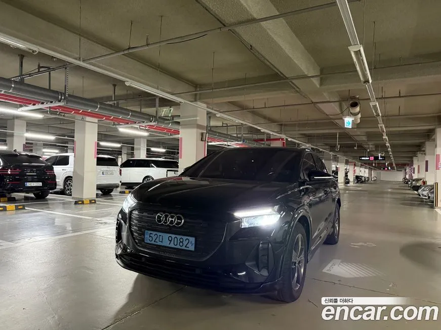 Audi Q4 e-tron — фото 1