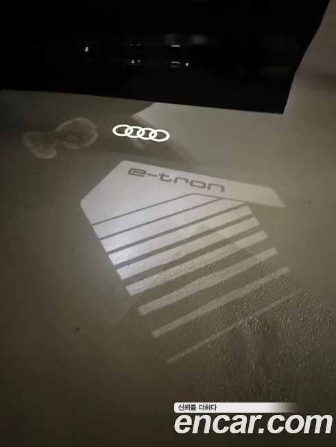 Audi Q4 e-tron — фото 10