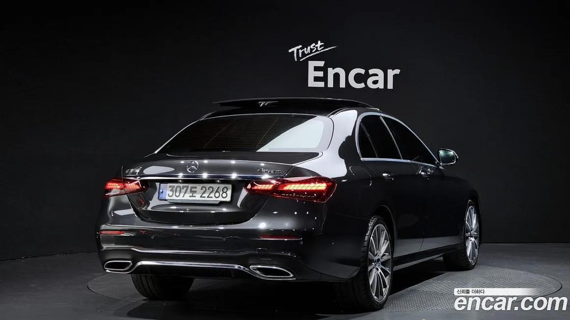Mercedes-Benz E-Class — фото 2
