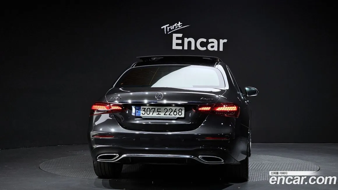 Mercedes-Benz E-Class — фото 4