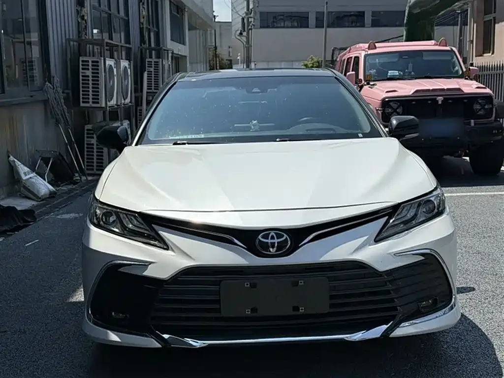 Toyota Camry — фото 3